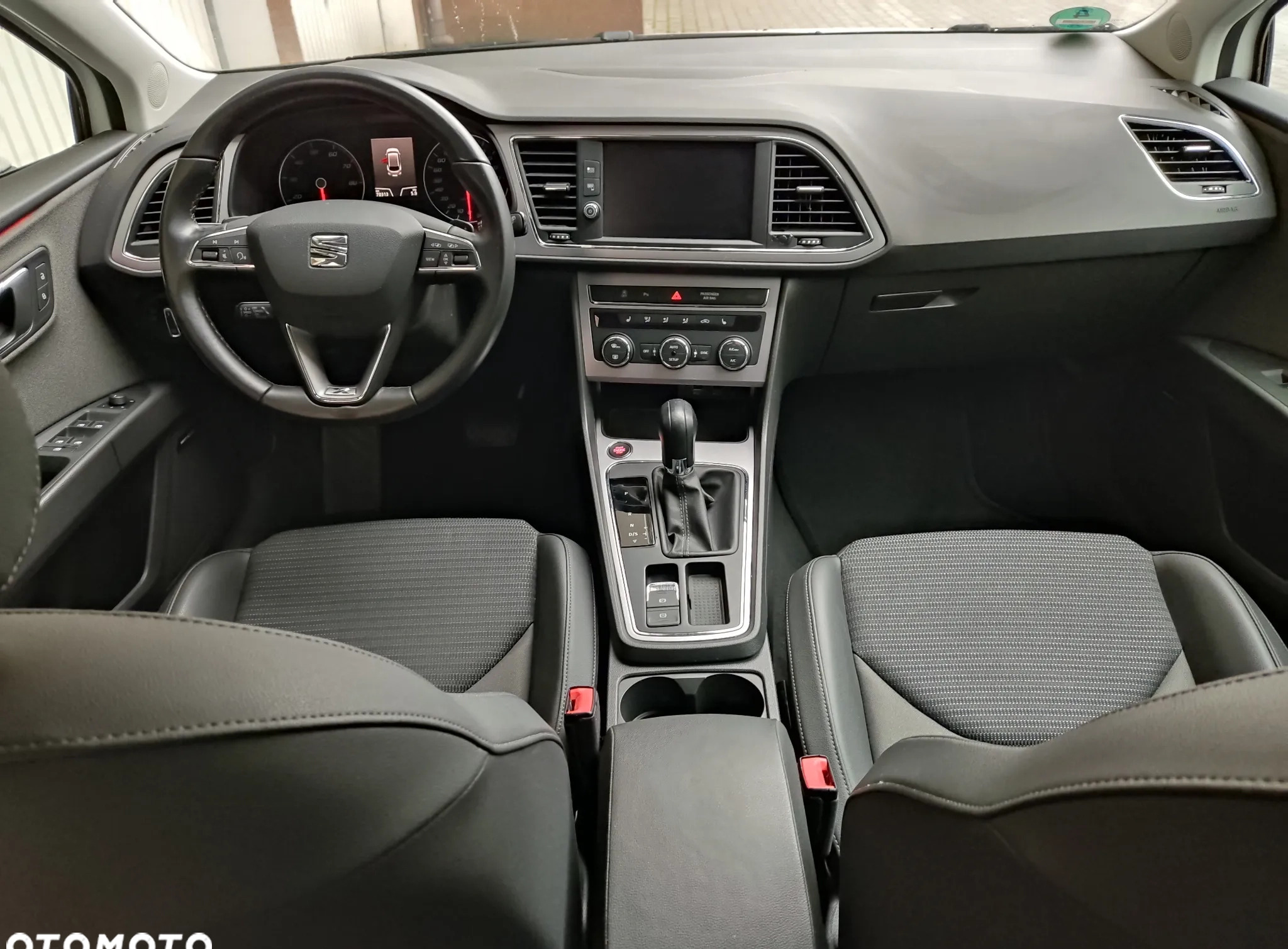 Seat Leon cena 69900 przebieg: 72000, rok produkcji 2018 z Warszawa małe 154